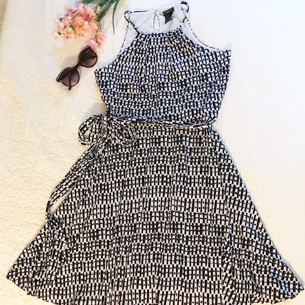 Ann Taylor Women Dress Black & White.